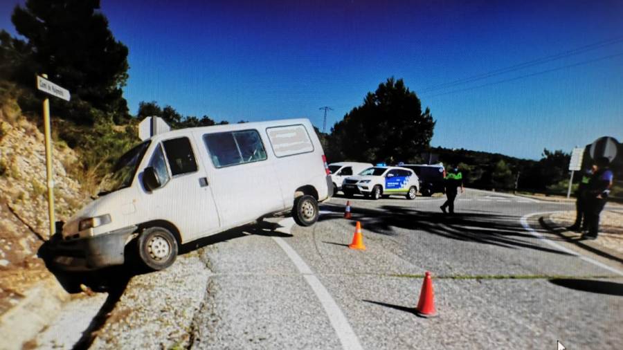 Imatge de la furgoneta implicada en l’accident de dilluns al Perelló. FOTO: MOSSOS D’ESQUADRA