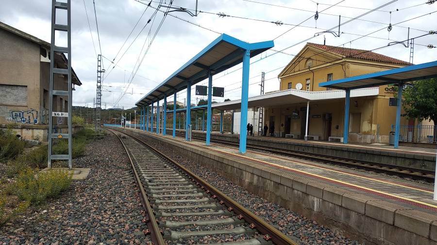 El tren ha estat aturat a l'estació de l'Espluga de Francolí. Foto: Àngel Juanpere
