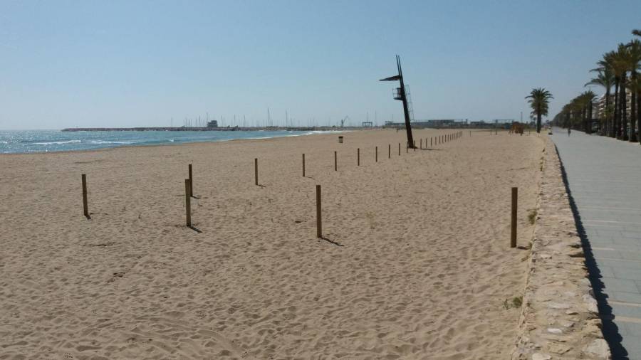 Una de las áreas delimitadas en la playa de Calafell.