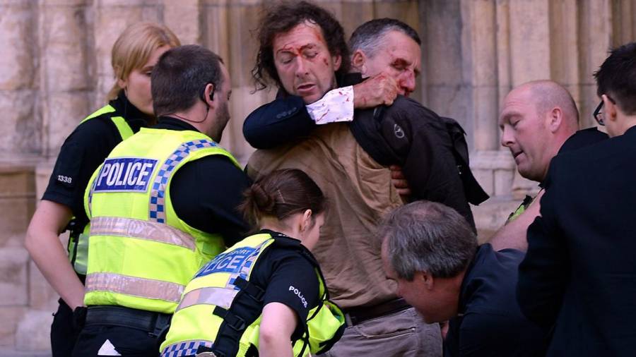 En el a&ntilde;o 2013, Scott Apps fue detenido por agreder a dos personas en la Catedral de York.