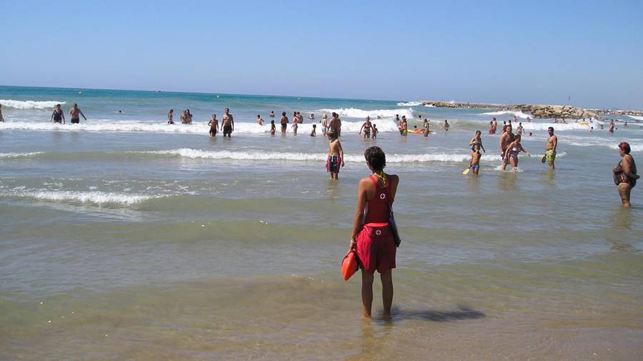 Las playas de Cunit aún no cuentan con socorristas.