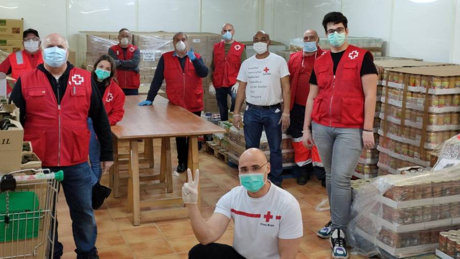Desde el primer momento Cruz Roja colabora en la ayuda a las familias.