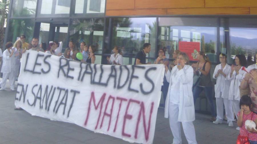 Una protesta en el hospital de El Vendrell.