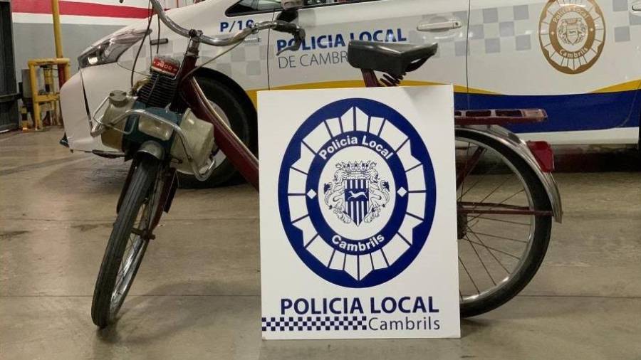 El histórico ciclomotor, en las dependencias policiales. FOTO: CEDIDA