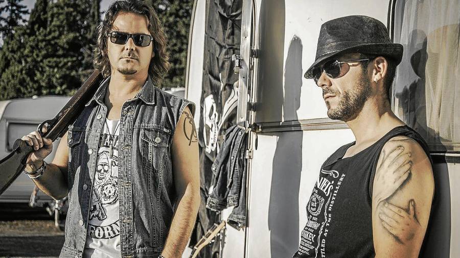 Los guitarristas Erik López y Marc Koöel son el alma de Los Aliados. Foto: Iris Hadia