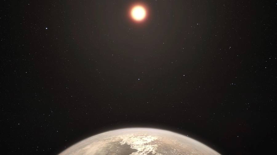 Recreación artística del planeta templado Ross 128 b, con su estrella enana roja a la izquierda. FOTO: EFE