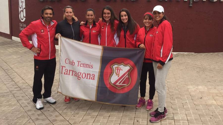 Las jugadoras del equipo tarraconense, en la primera fase celebrada en Pamplona. FOTO: CT Tarragona