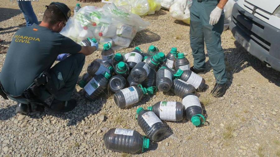 Imatge dels productes fraudulents utilitzats al delta de l'Ebre. Foto. Guàrdia Civil