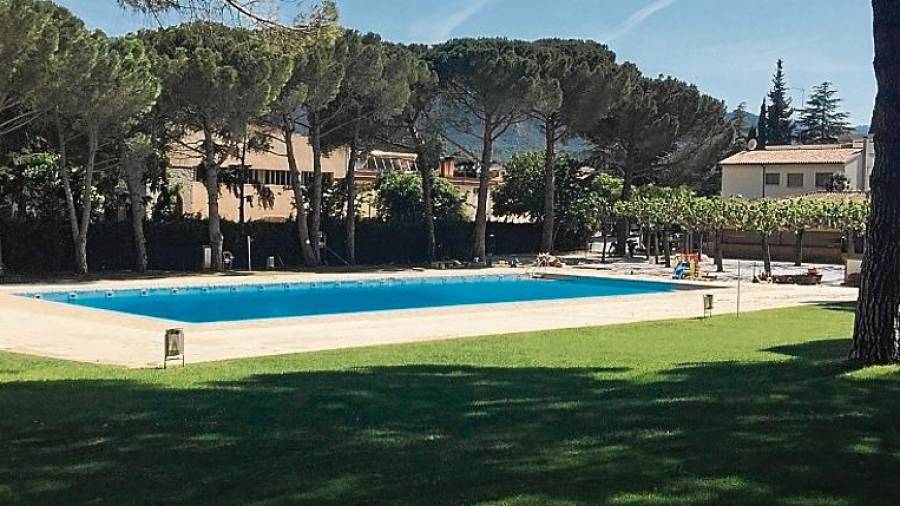 Remodelar la piscina municipal podria emportar-se uns 270.000 euros del pressupost. FOTO: DT
