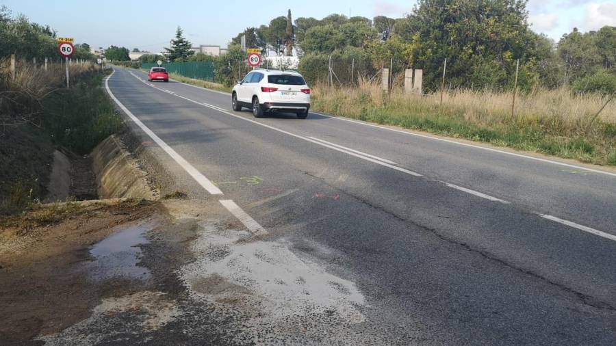 En este punto de la carretera de Misericòrdia ha fallecido este joven motorista. FOTO: Alba Mariné