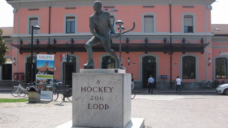 La estatus de Lodi, en homenaje al hockey. Foto: Cedida