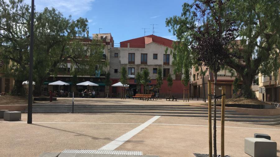 Aspecto de la renovada plaza Miramar, ubicada en el centro del municipio. FOTO: CEDIDA