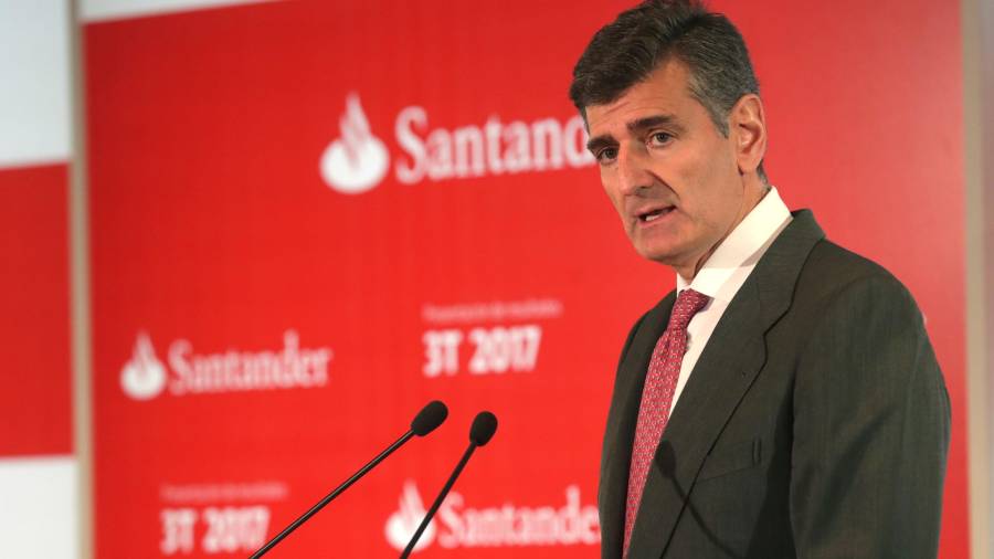 El Director Financiero del Banco Santander, José Garcia Cantera, durante su intervención