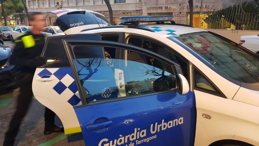 Uno de los coches de la Guàrdia Urbana de Tarragona. FOTO: Héctor Paredes