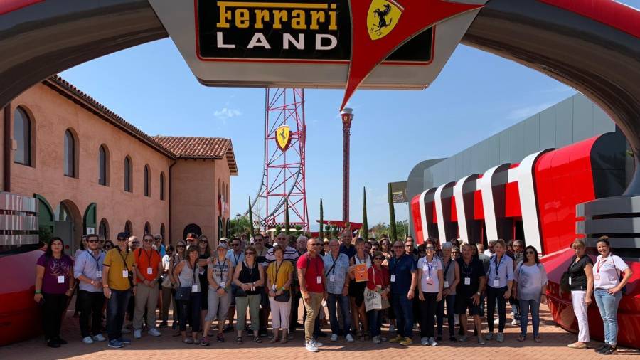 Los agentes de viajes franceses en su visita ayer a Ferrari Land. FOTO: Alfredo González