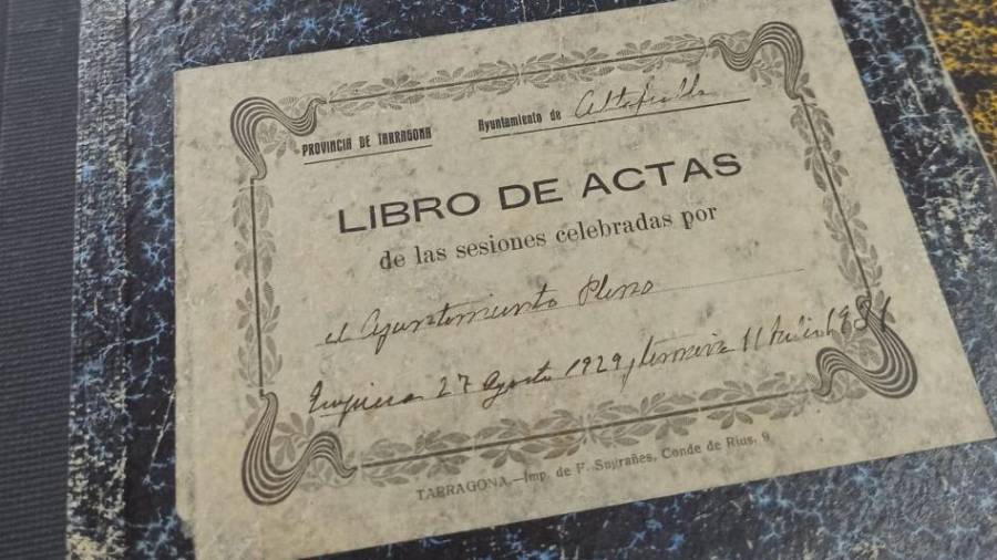 El Arxiu Municipal d'Altafulla digitaliza documentos de la década de los años 30 en el marco de la conmemoración de la Segona República. Foto: Ajuntament d'Altafulla.