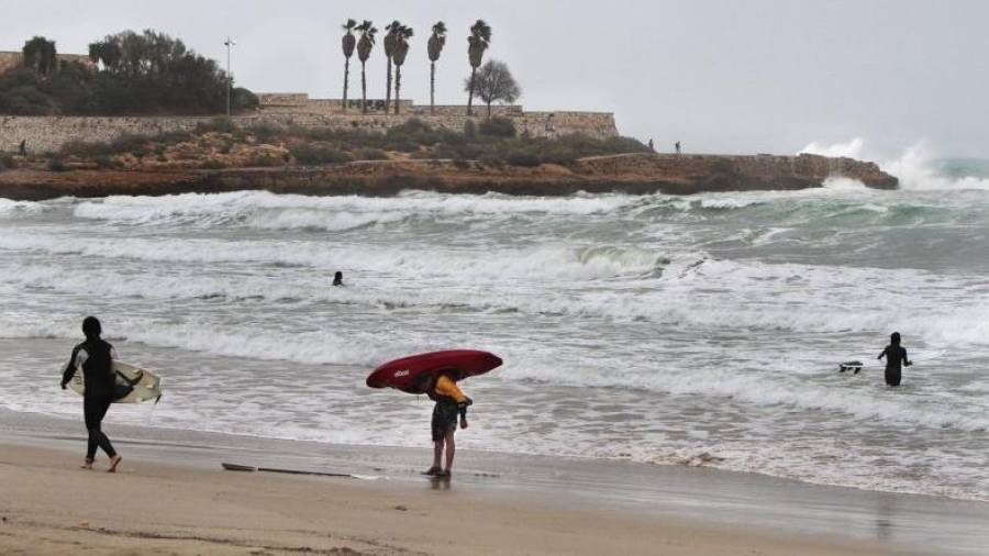Alerta por mala mar en TGN y lluvias intensas en el Ebre