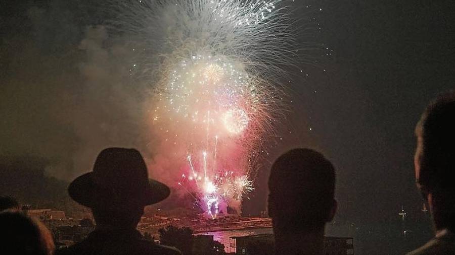 La compañía italiana Poleggi firmó ayer los fuegos artificiales de Santa Tecla de este 2018. FOTO: Joan Revillas
