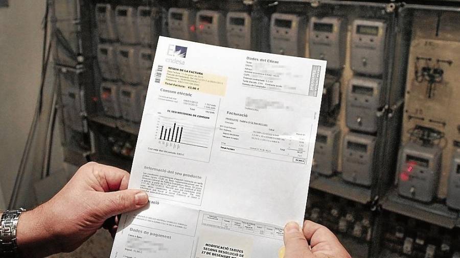 El Ministerio de Energía prevé que un consumidor tipo haya pagado este año unos 835 euros por la electricidad. FOTO: Pere ferré/Dt