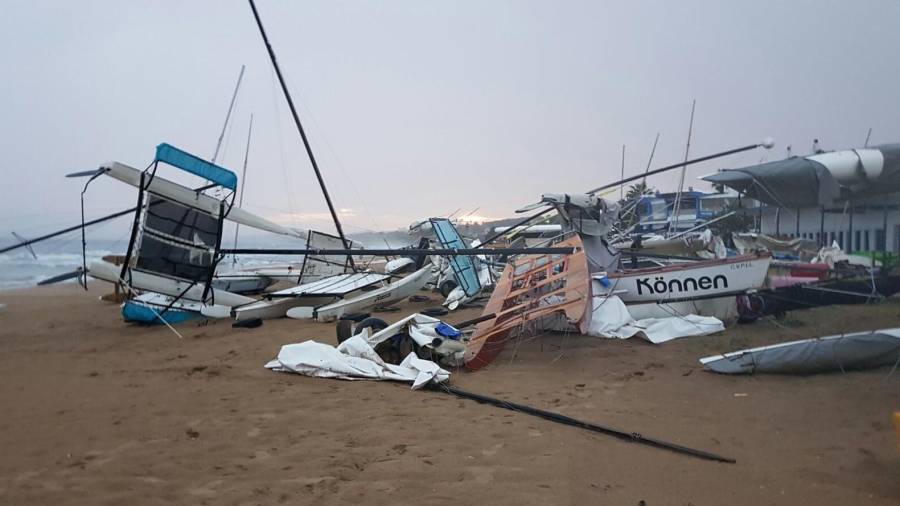 Así quedaron las embarcaciones del Club de Vela después de las fuertes ráfagas de viento. FOTO: DT