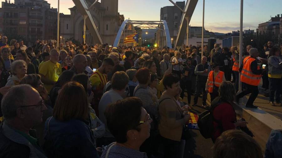 El Pont de l'Estat, lleno hasta la bandera de simpatizantes y militantes del independentismo. FOTO: Marina Pallás