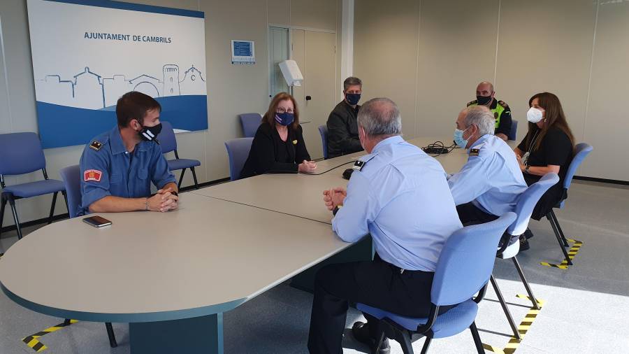Imatge de la reunió entre Alcaldessa i Cap de Bombers. FOTO: Ajuntament de Cambrils