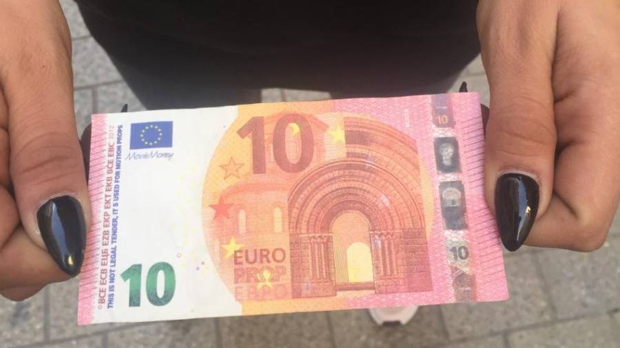 Uno de los papeles que intentan pasar por 10 euros.