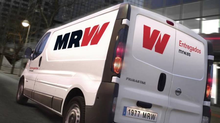 Una furgoneta de MRW. FOTO: MRW