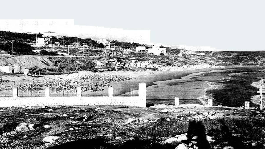 Anys 60. Nens del preventori fent gimn&agrave;stica a la platja de la Savinosa. Foto: Arxiu Antonia Sugra&ntilde;es Prats / Tarragona Antiga