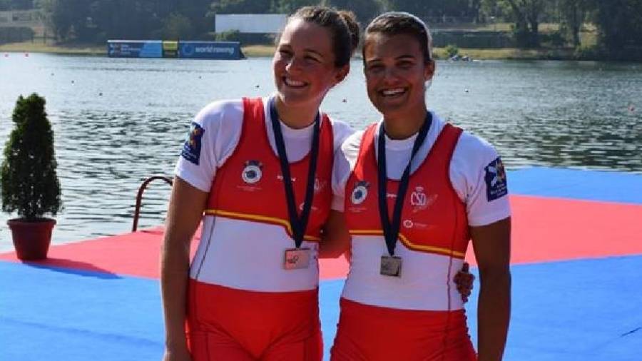 Anna Boada (CR Olímpic de Barcelona) y Aina Cid (CN Amposta), con la medalla de plata. Foto: DT