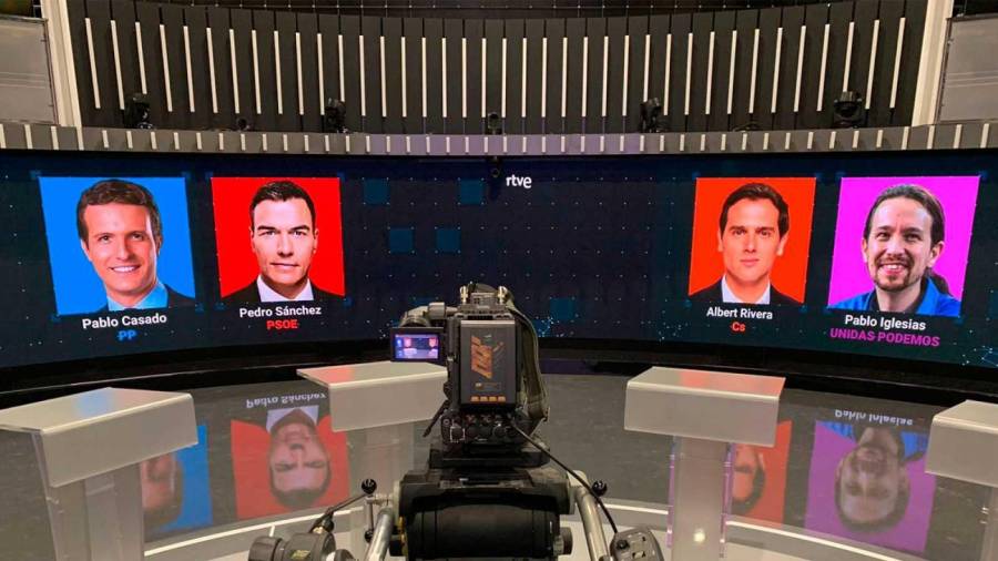 El plató de TVE donde se celebrará esta noche el debate entre Pedro Sánchez, Pablo Casado, Pablo Iglesias y Albert Rivera. Será a partir de las 22 en TVE1. FOTO: RTVE