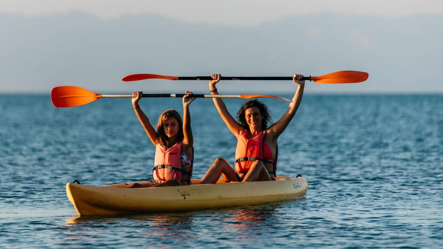 El kayak es una de las actividades que se practican en el litoral de Tarragona. FOTO: cedida