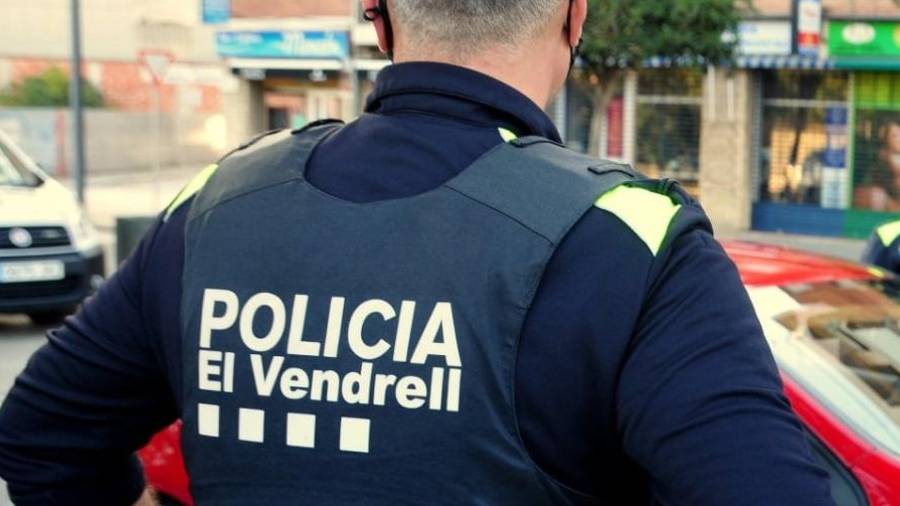 La Policía Local de El Vendrell impidió la okupación y localizó a los propietarios de la vivienda.