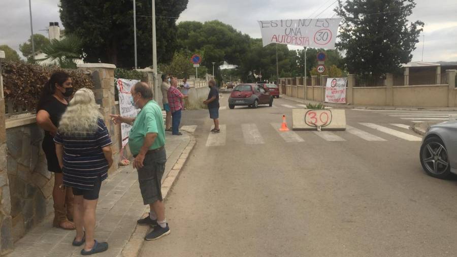 Los vecinos protestaron en la calle.