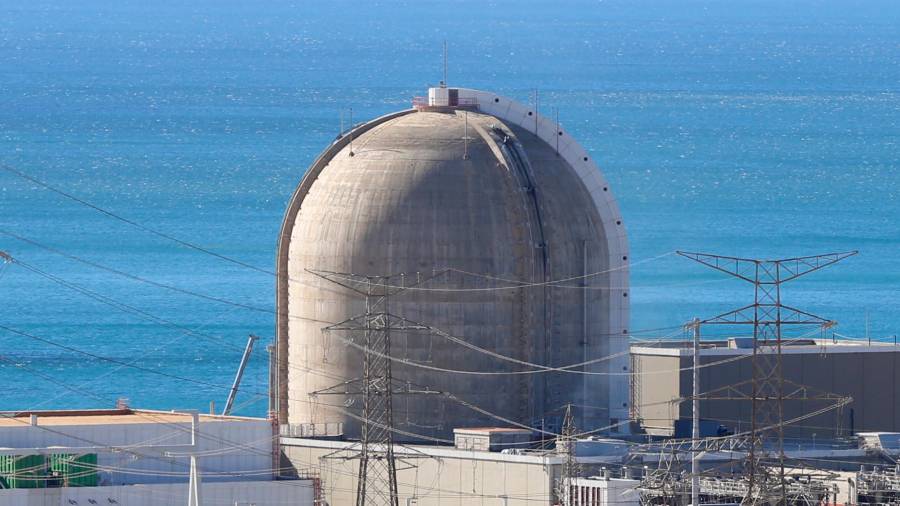 Vandellòs II acoge uno de los tres reactores que están en funcionamiento en la demarcación. FOTO: pere ferré/DT