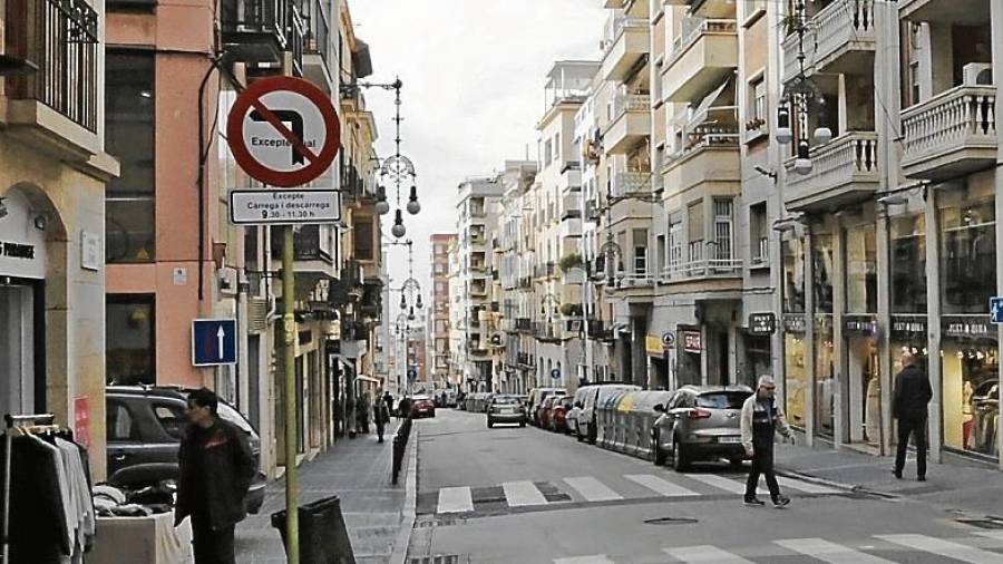 La calle Unió pide mejoras para recuperar su dinamismo. FOTO: dt