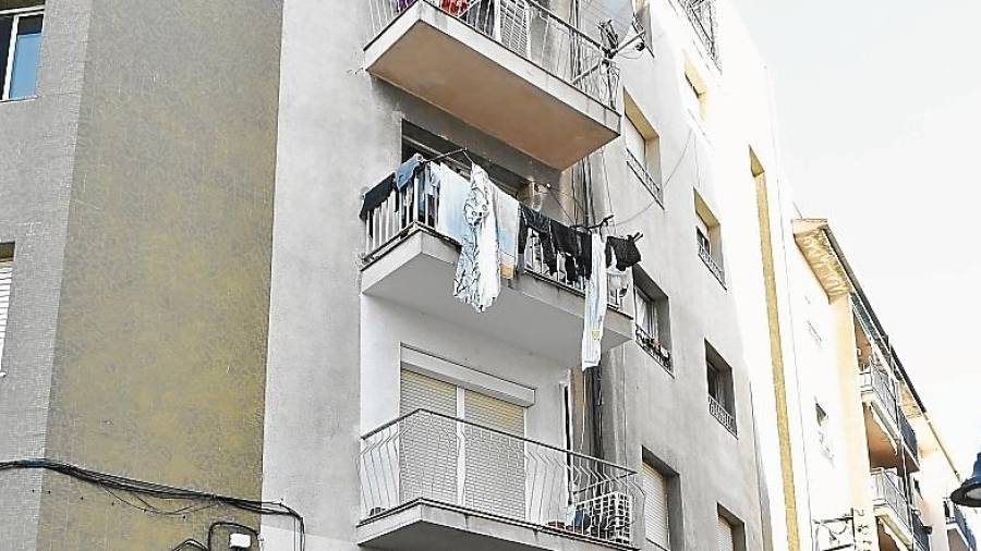 El edificio en cuestión está ubicado en la calle Sant Andreu, número 2, en el corazón del barrio marinero. FOTO: Alfredo González