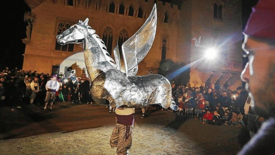 La presentació del nou Cavall Alat, aquest diumenge, al Castell de Vila-seca. FOTO: Pere Ferré