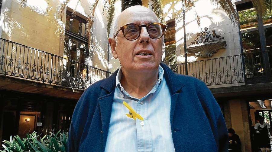 Ramon Felipó recorre la literatura catalana per mostrar l’ús metafòric de la ginesta com a flor reivindicativa. foto: J. Bertran