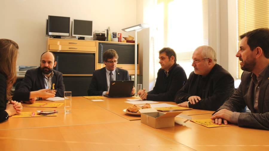 Puigdemont i els consellers a Brussel·les amb el vicepresident d'Òmnium, Marcel Mauri el 24 de novembre. FOTO: ACN