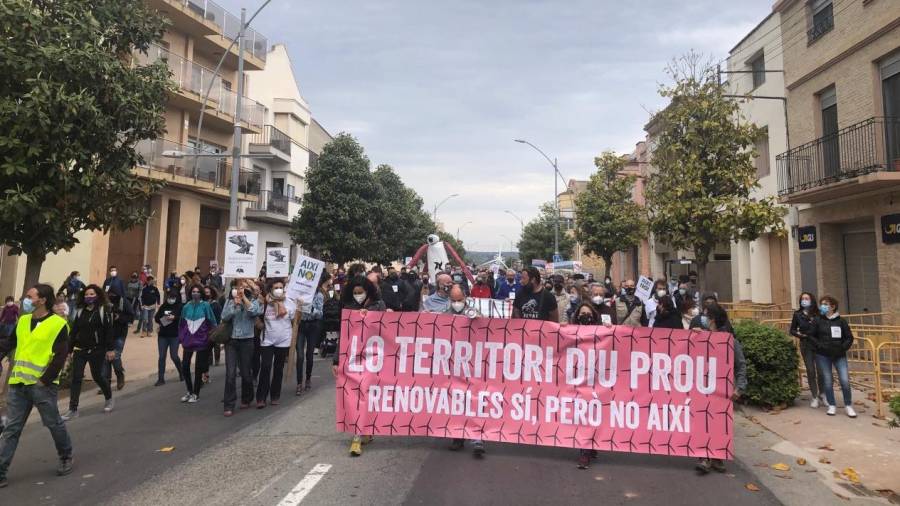 La manifestació aquest diumenge al migdia pels carrers de Gandesa. Foto: M. Pallás