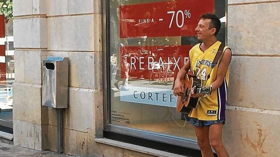 Hasta ahora, los músicos que tocaban en la calle corrían el riesgo de ser multados por la Guàrdia Urbana. FOTO: dt