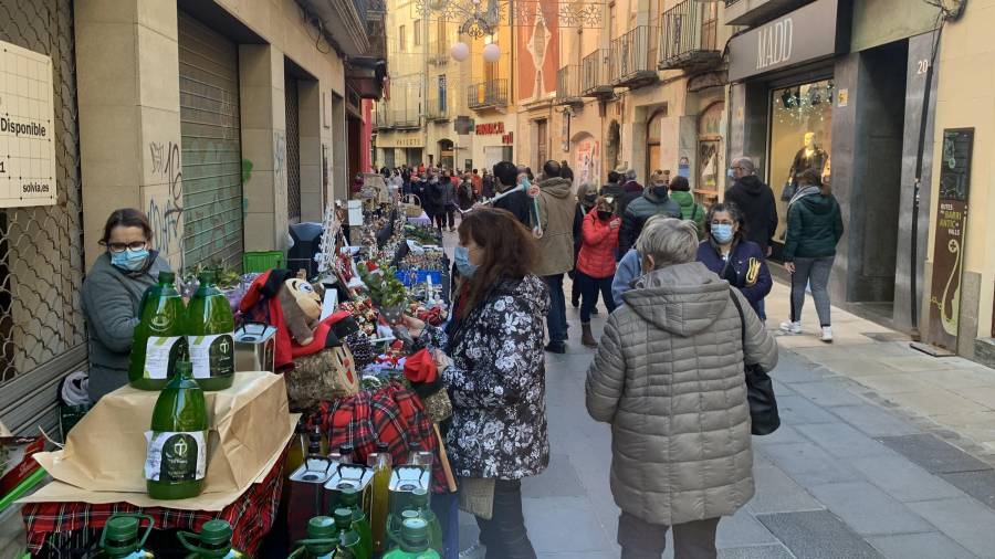 El cèntric carrer de la Cort, ahir, diumenge, a Valls. FOTO: J. G.