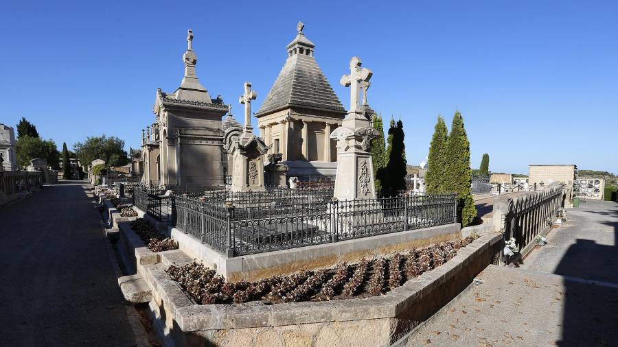 Imagen de la primeras tumbas del cementerio de Tarragona. FOTO: PERE FERRÉ