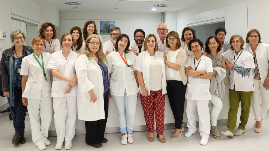 Imagen de grupo de parte de los profesionales del servicio de Cirurgia Major Ambulatòria (CMA) del Hospital Sant de Reus, coordinados por Pilar Sala. Foto: Alba Mariné