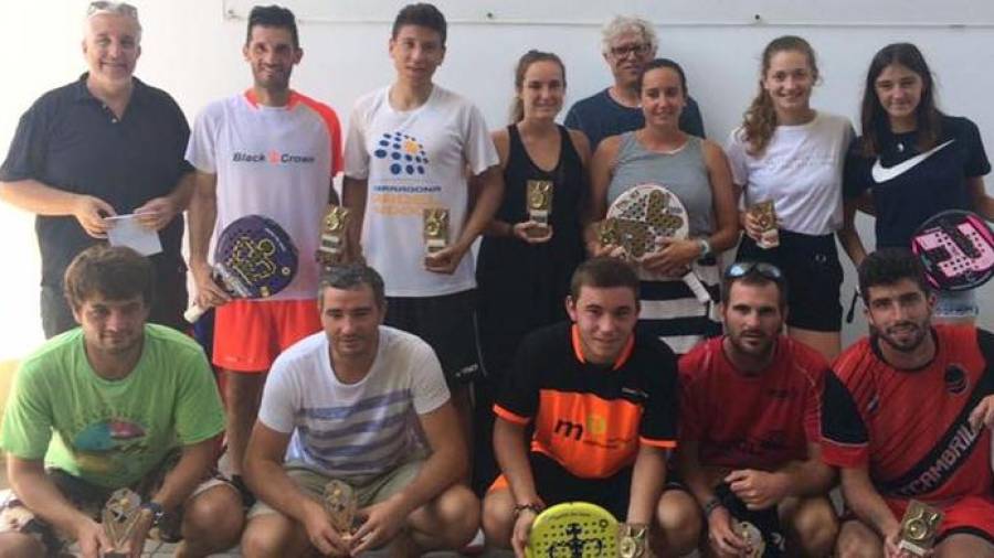 Foto de familia de ganadores y finalistas del torneo celebrado en el Nàutic Tarragona. Foto: Reial Club Nàutic Tarragona