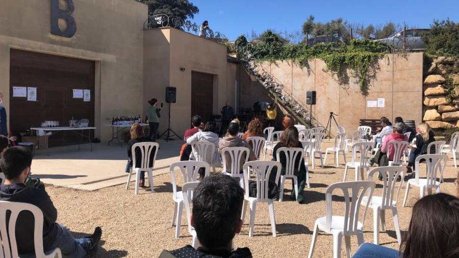 La presentació de l’Associació Terra Alta Viva va tenir lloc ahir al celler Bernaví, amb actuacions musicals i visites a les trinxeres. FOTO: M. Pallás