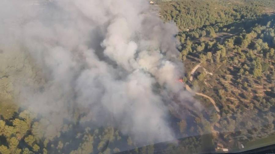 Imatge des de l'helicòpter de l'incendi de Tortosa. Foto: Bombers de la Generalitat