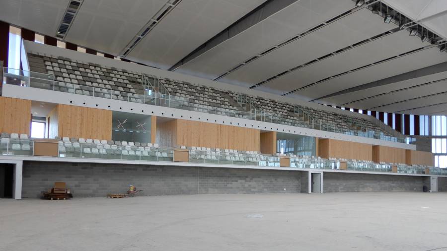 En la imagen actual del interior del Palau d’Esports se puede apreciar que no está colocado el parquet. FOTO: Pere Valls