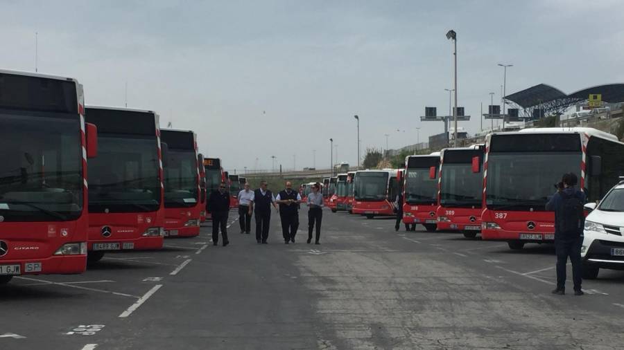 Los autobuses aparcados en la cochera durante el día de huelga